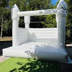 Château gonflable blanc